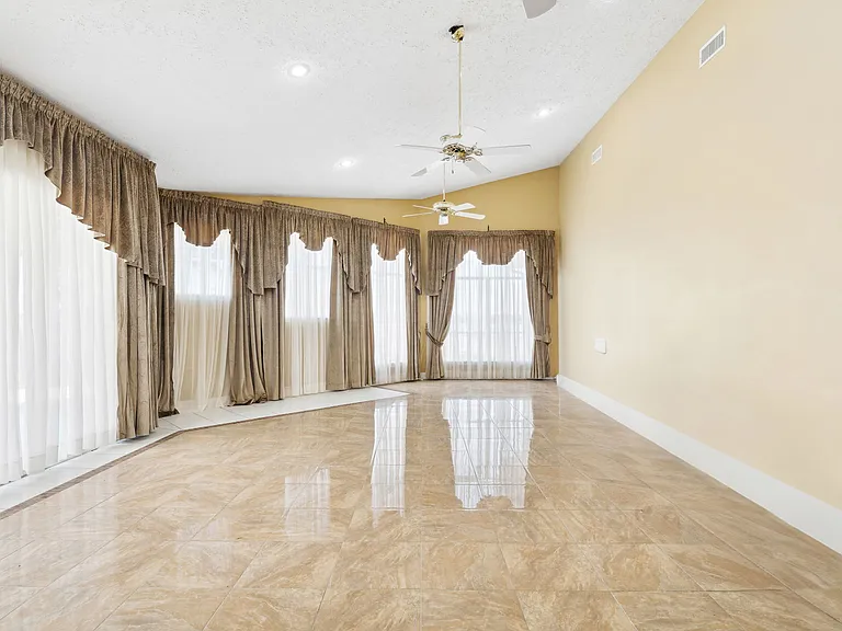 111 Florida Ave — Photo 7