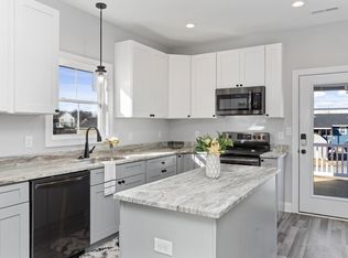 557 N Augusta Ave, Waynesboro, VA 22980