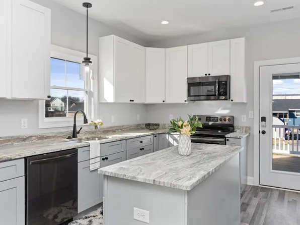557 N Augusta Ave, Waynesboro, VA 22980