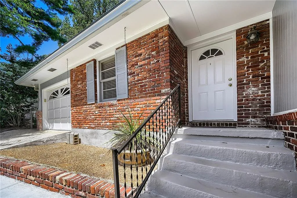 3 bed, 2.0 bath, 1994 sqft, $4,200 — Photo 3