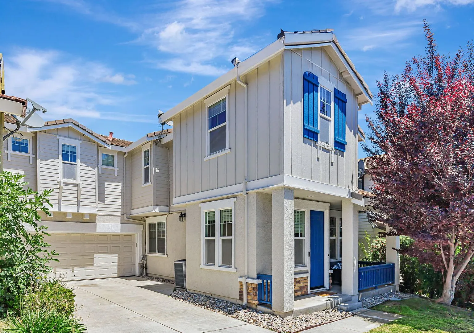 $4495 - Modern and Comfortable 4 Br/3 Ba home in the quiet Foothills of West Gilroy — Photo 2