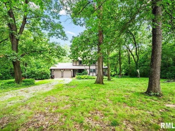 141 Illini Dr, Hopewell, IL 61565