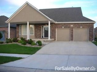 15981 S Sturgeon Dr, Olathe, KS 66062