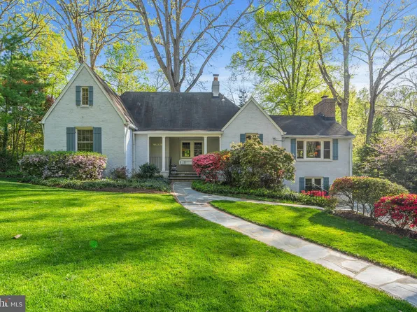 2830 N Beechwood Cir, Arlington, VA 22207