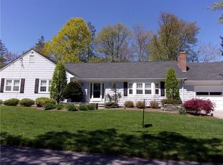 4 Briarfield Rd, Barrington, RI 02806