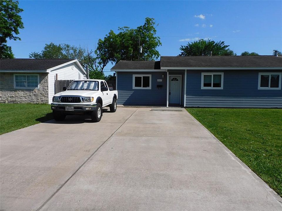 1st image of 2217 Estate Dr