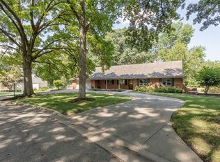 9923 Lee Ct, Leawood, KS 66206