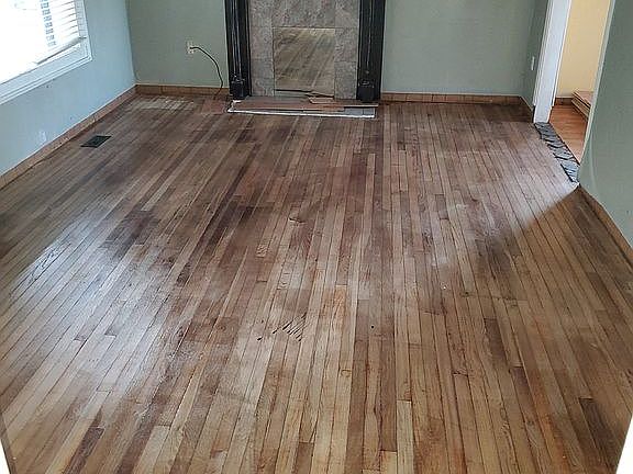 3rd image of 1057 Walker Ln