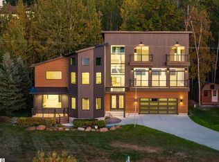 10191 Peninsula Dr, Traverse City, MI 49686