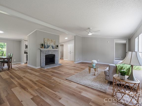 4th image of 144 Carolina Wren Dr