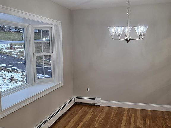 4th image of 156 Dahlia Dr