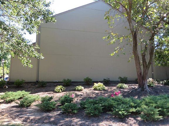2nd image of 4025 Graham Oaks Cir