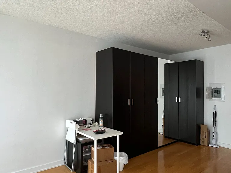 33 Charles St E #1604 — Photo 30
