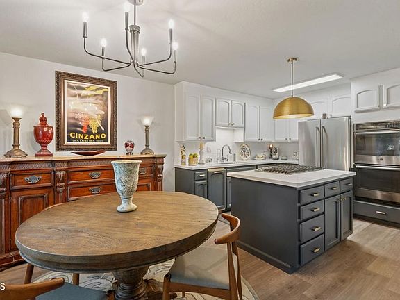 3rd image of 44883 Suntrap Meadow Cir