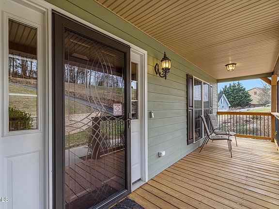 4th image of 5013 Country Dr