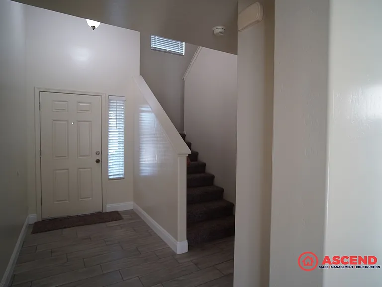 301 Alysheba Dr — Photo 7