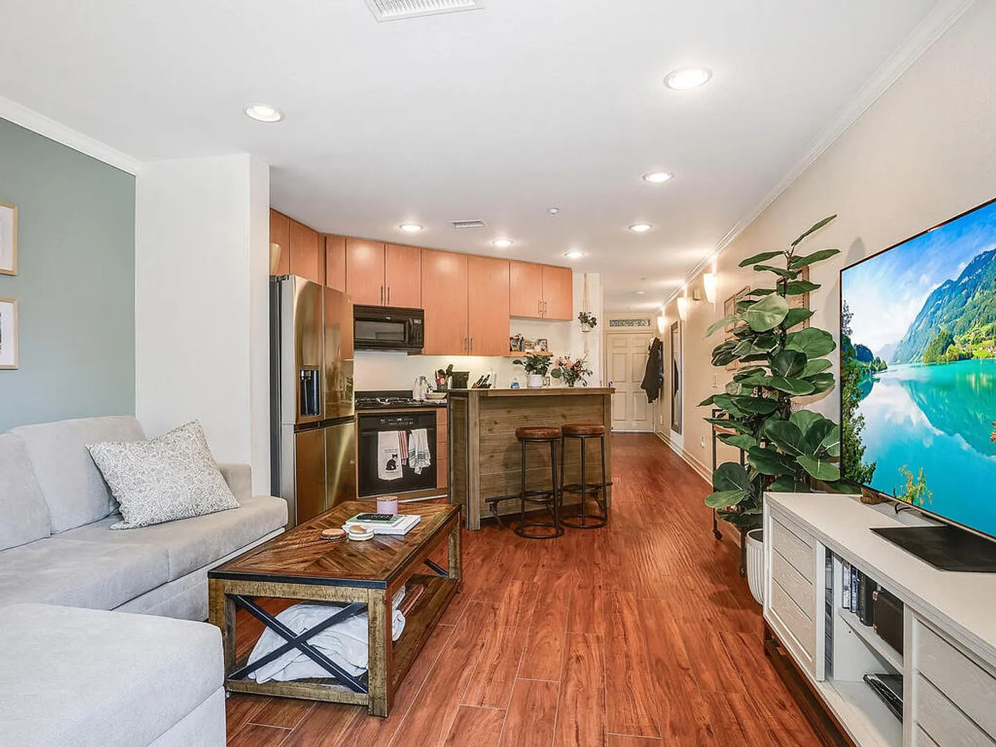 1225 Island #110 — Photo 4