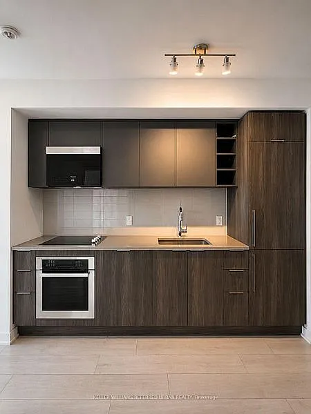 K Square Condos — Photo 3