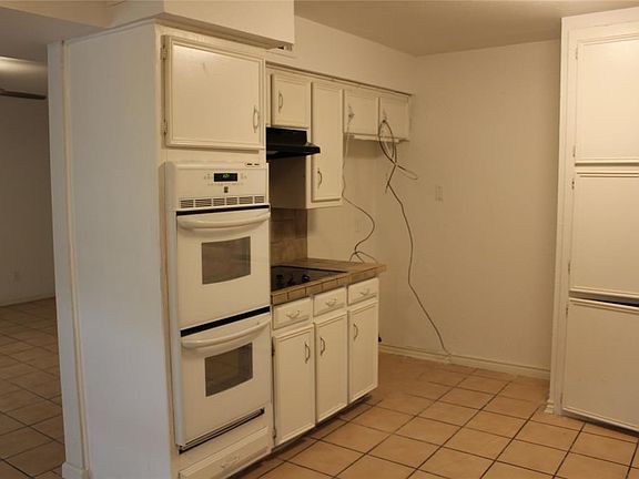 3rd image of 10028 Glenrio Ln