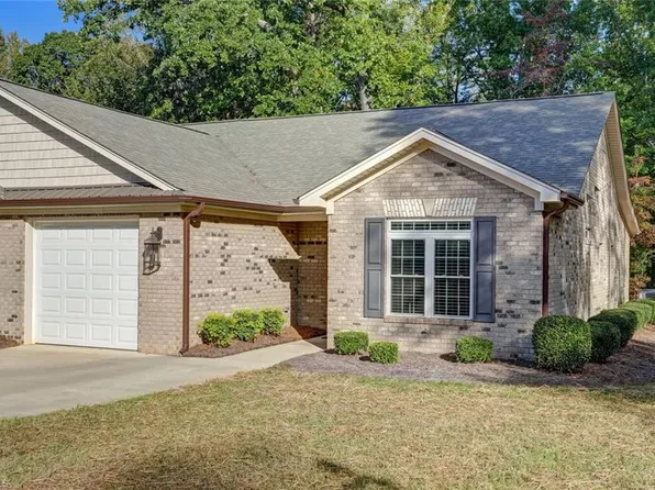 2222 Saint James Dr, Reidsville, NC 27320