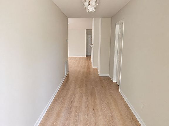 3rd image of 212 Cricklade Ct