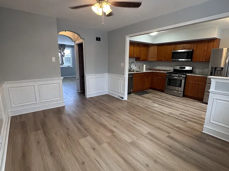12004 Salina Pl — Photo 1