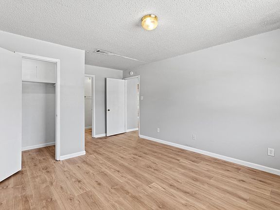 4th image of 1907 W Loop
