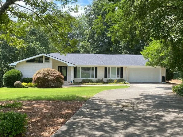 2936 Fontainebleau Dr, Dunwoody, GA 30360