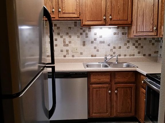 Stainless steel kitchen w/tiled backsplash