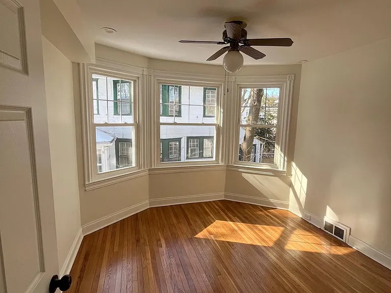 107 Upland Ter — Photo 11