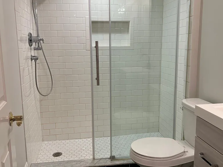 571 E Broadway #1 — Photo 3