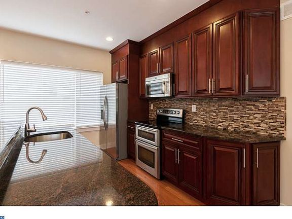 5th image of 1011 S Fairhill St