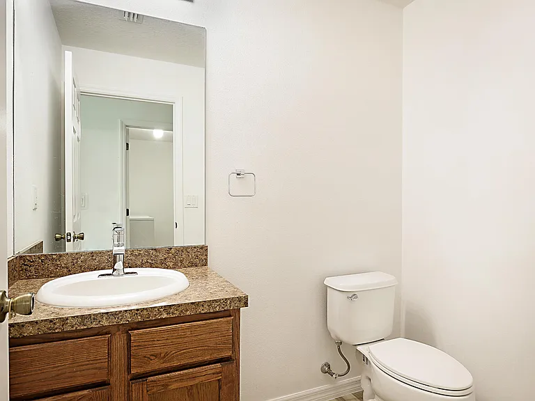 617 SE Karrigan Ter — Photo 22