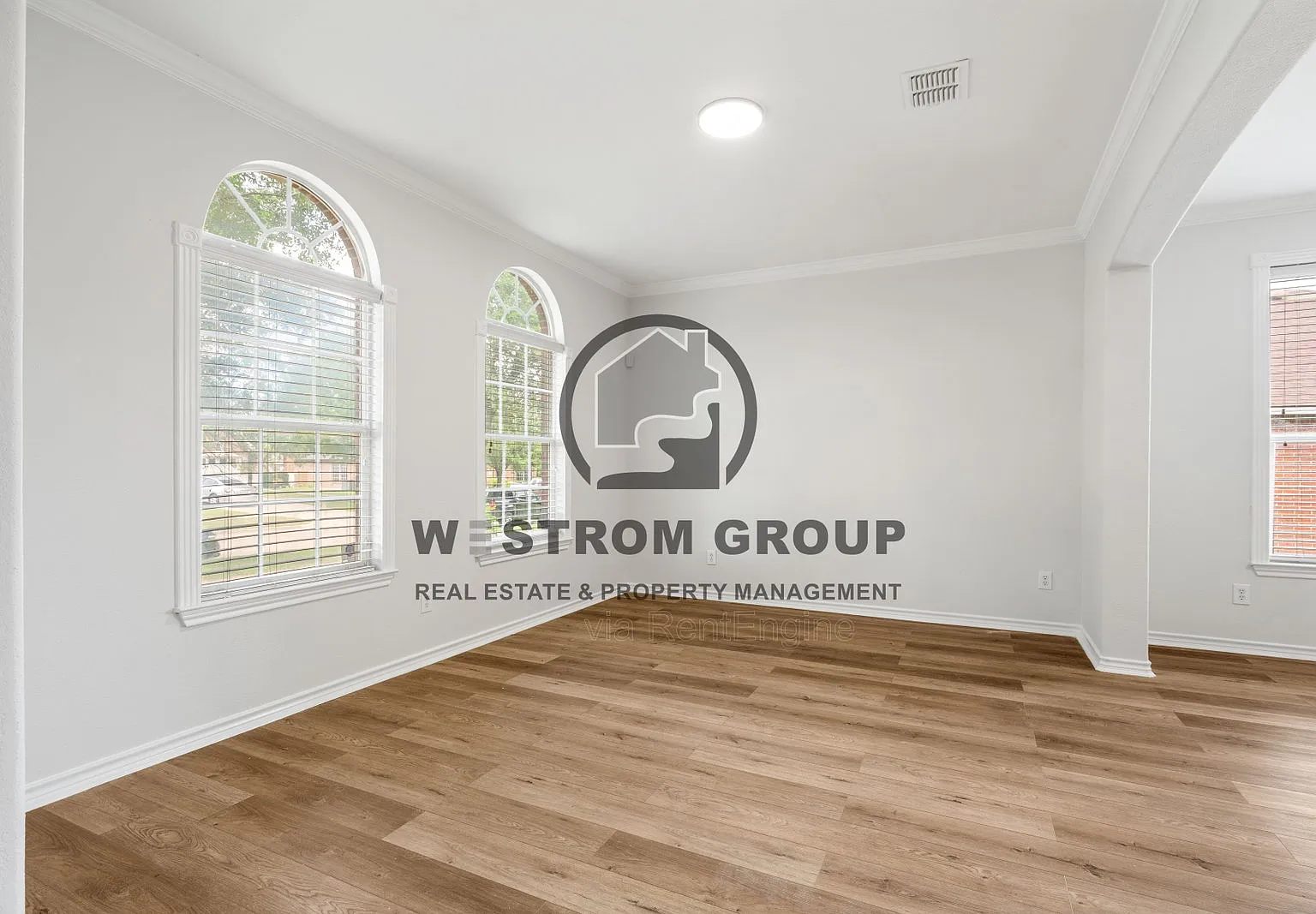 5 bed, 4.0 bath, 4106 sqft, $3,695 — Photo 4