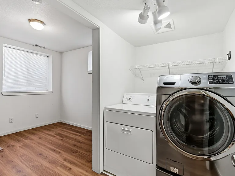 2034 S Broxon St — Photo 27