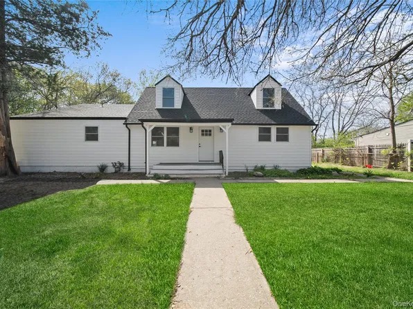 21 Lehigh Avenue, Centereach, NY 11720