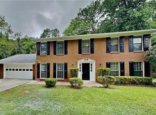 650 Lake Forest Ct, Roswell, GA 30076