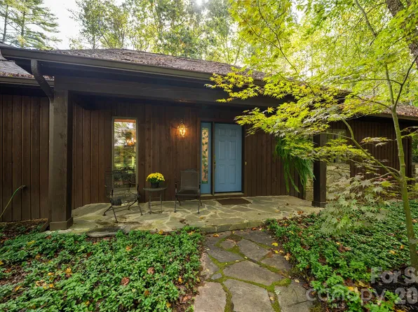 2 Dogwood Ln, Fletcher, NC 28732