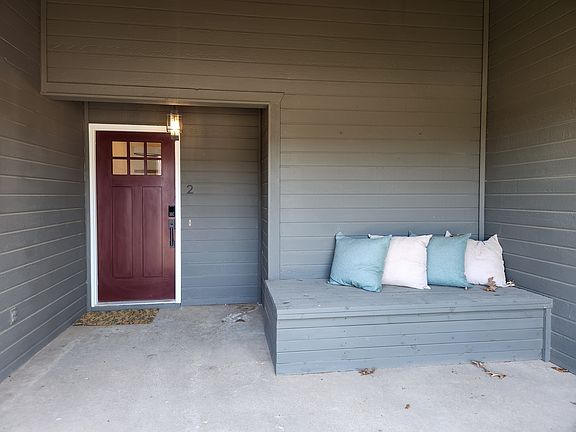 3rd image of 2 Marina Cir N