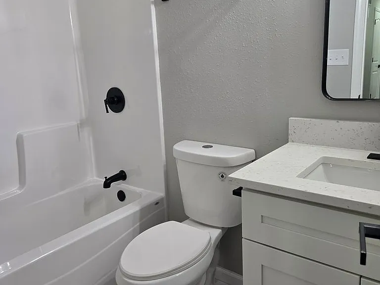 803 Monterey Dr — Photo 16