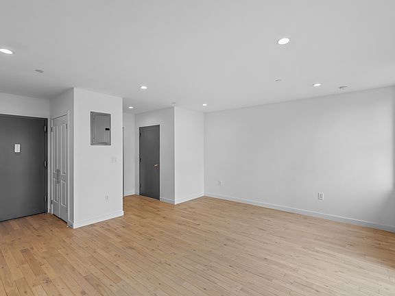 5th image of 2481 Ocean Ave #2C
