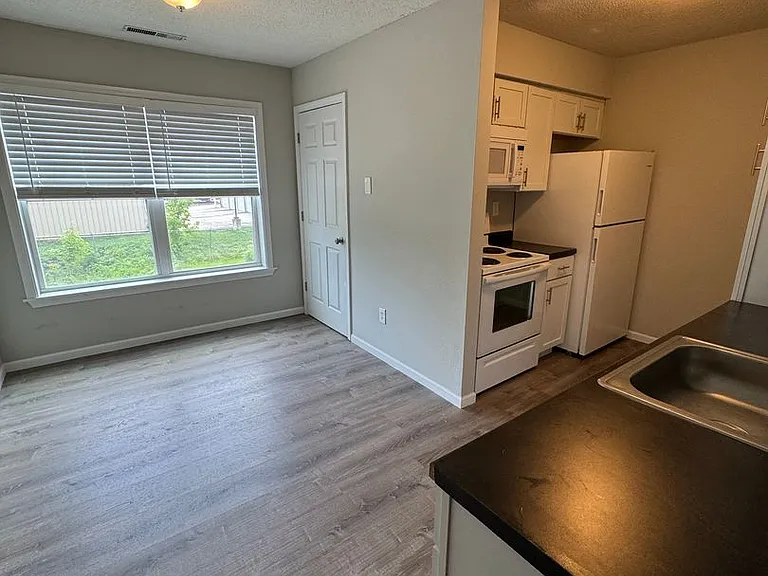4216 W Bethany Dr — Photo 8