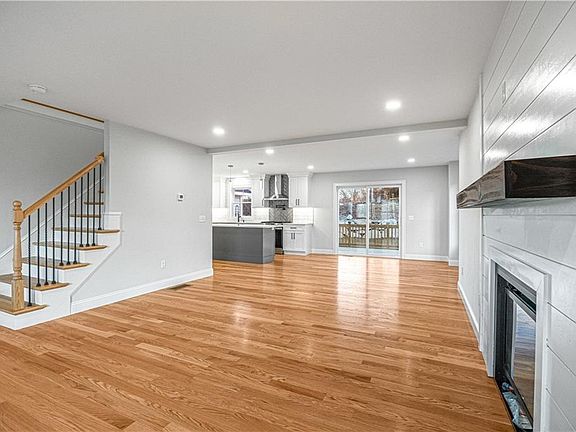 4th image of 178 Saint Louis Ave