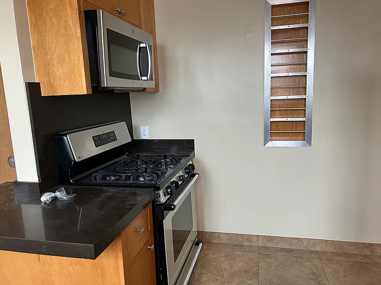 3326 E Vista St — Photo 7