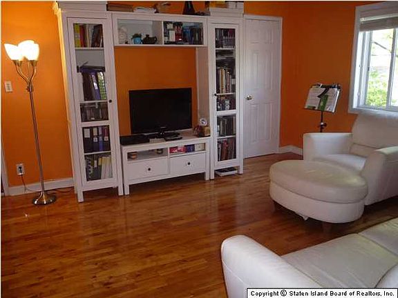 4th image of 26 Stratford Ave #B