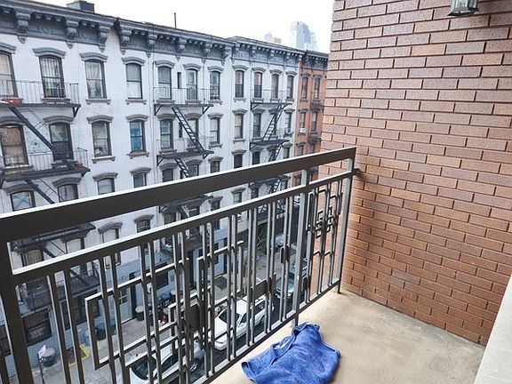 5th image of 164 Stanton St APT 5B