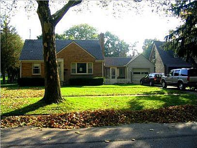 2nd image of 2552 Foster Ave NE