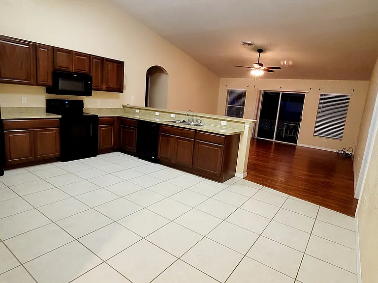 12115 Rockford St — Photo 3