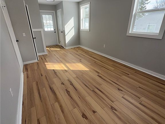 4th image of 125 Standart Ave