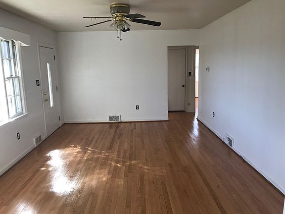 3rd image of 821 Lakeview St